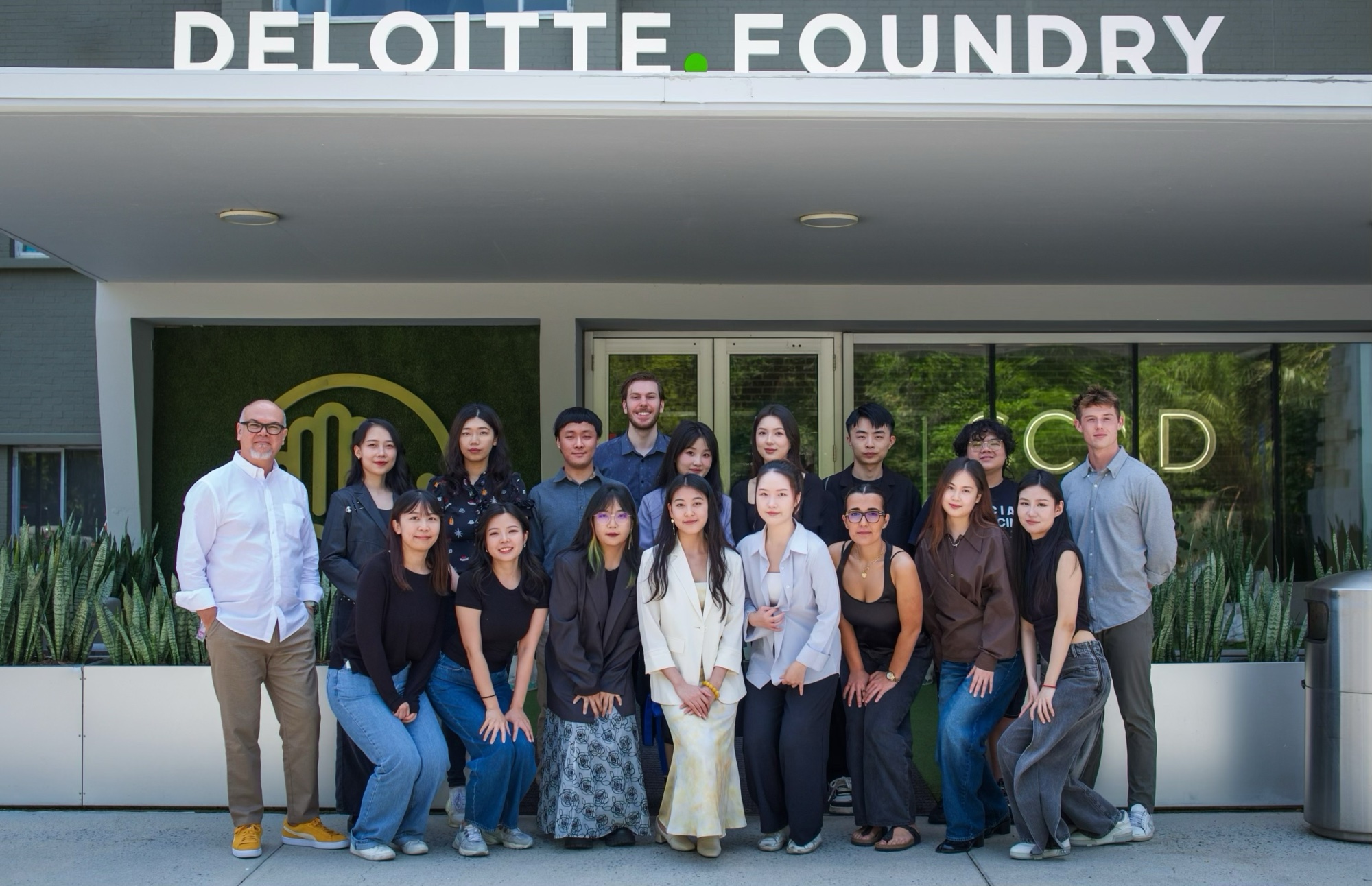 SCADpro × Deloitte Medisafe team — Professor Agostinho Martins and 17 students